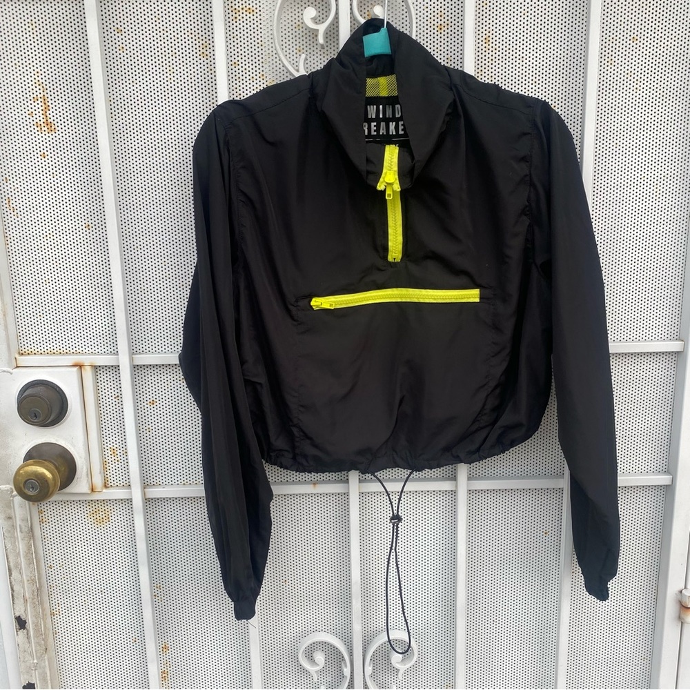 Wind Breaker Love Tree size L long sleeve cropped black /yellow accent zippers